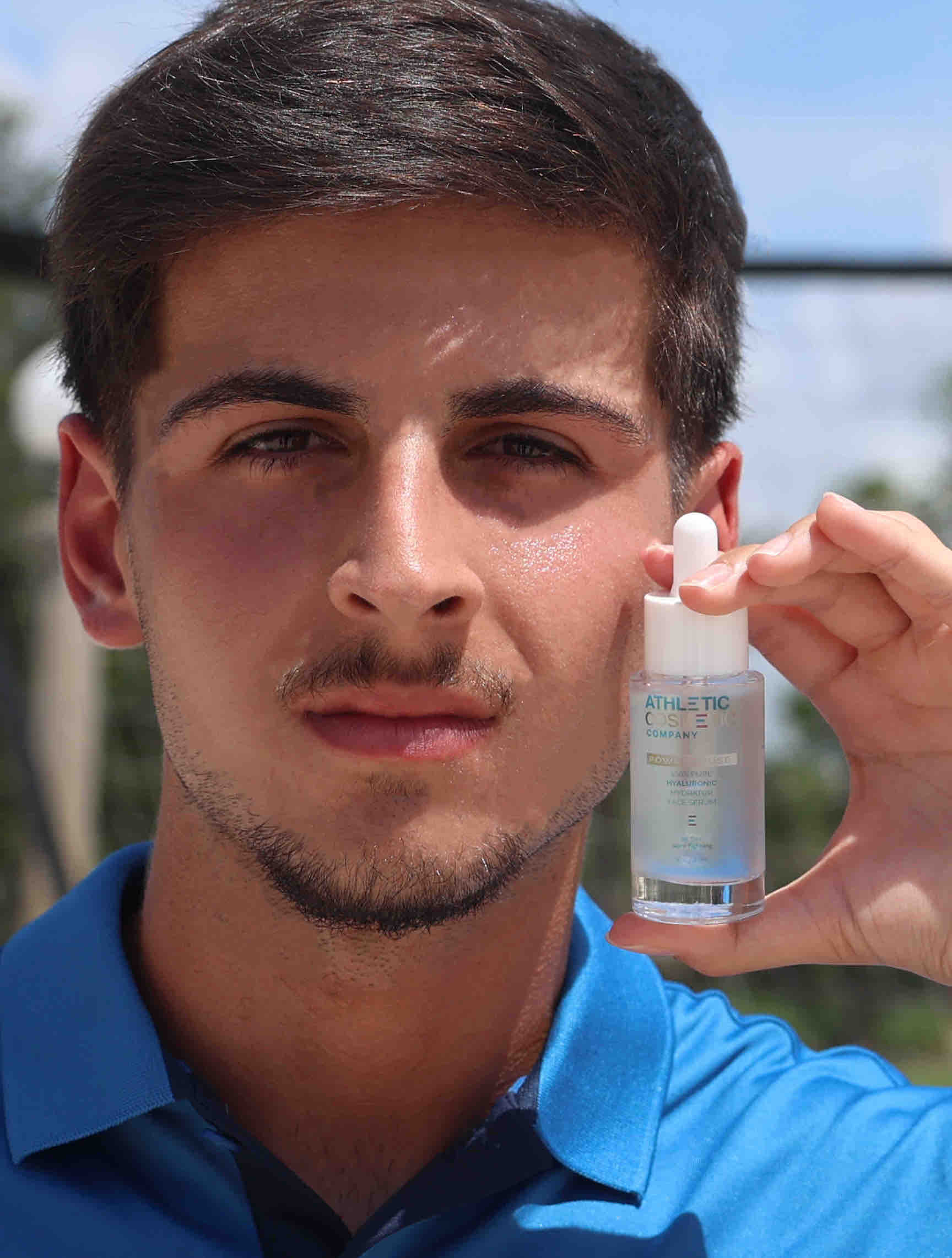 picture model with Hyaluronic Gel Serum
